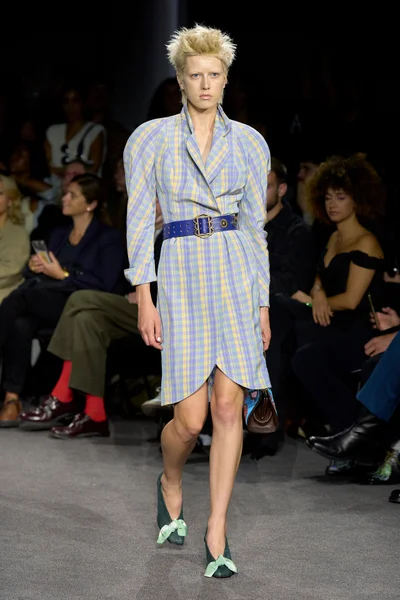 Look 14